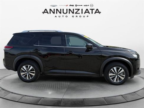 Certified 2025 Nissan Pathfinder SL image 6