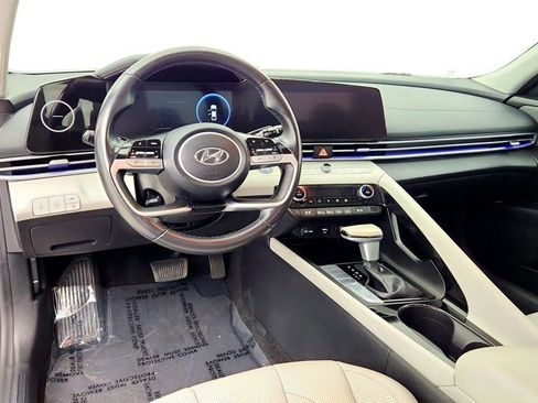 Used 2023 Hyundai Elantra Limited FWD image 13