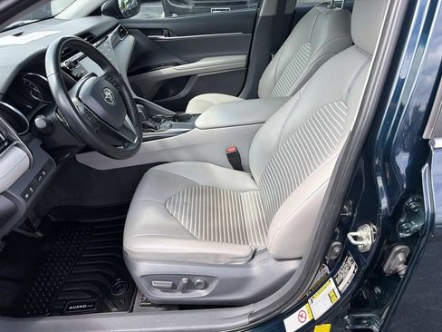 Used 2018 Toyota Camry SE w/ Convenience Package FWD image 21