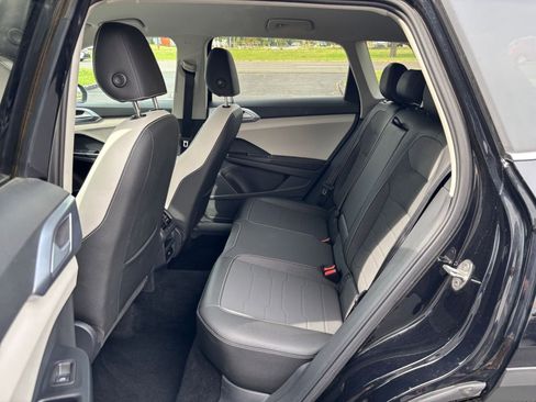 Used 2025 Volkswagen Taos SE image 27