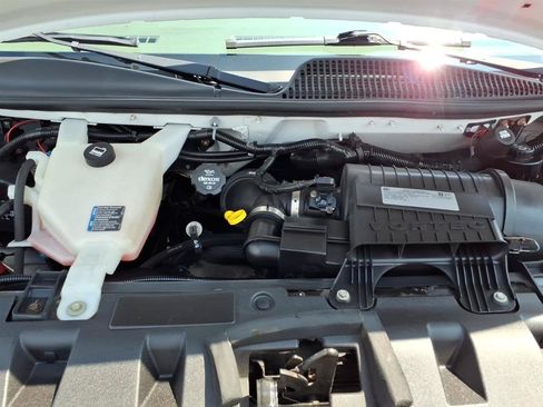 Used 2018 Chevrolet Express 3500 Extended w/ Driver Convenience Package RWD image 9