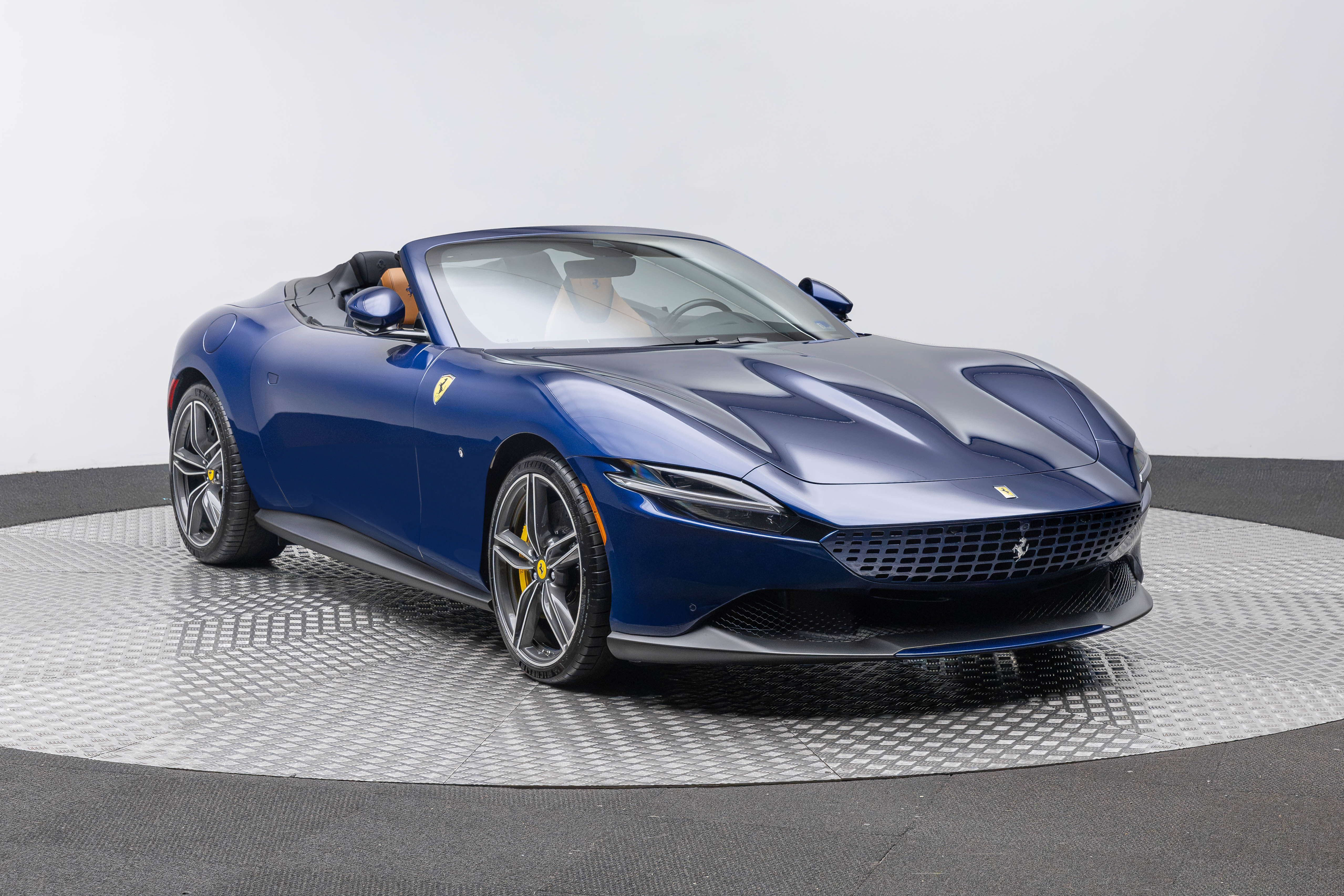 Used 2025 Ferrari Roma Spider RWD image 10