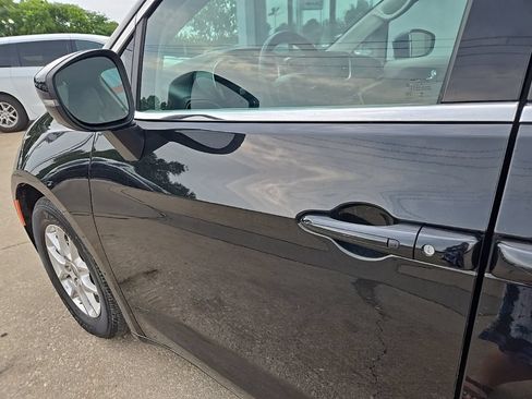 Used 2023 Chrysler Pacifica Touring-L FWD image 26