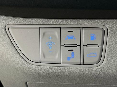 Used 2021 Genesis G70 2.0T image 21