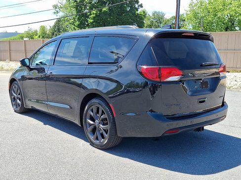 Used 2019 Chrysler Pacifica Limited FWD image 11