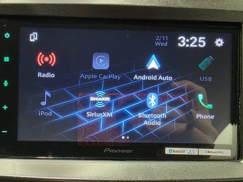 Used 2017 Toyota Camry SE image 3