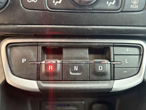 Used 2024 GMC Terrain SLT image 19