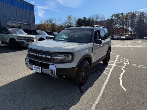 Used 2025 Ford Bronco Sport Badlands image 14