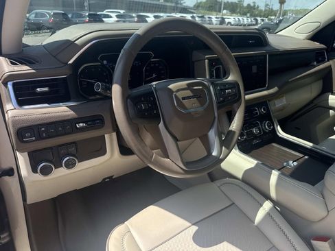 Used 2021 GMC Yukon Denali w/ Denali Premium Package image 19