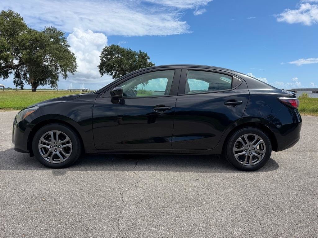 Used 2019 Toyota Yaris LE FWD image 2