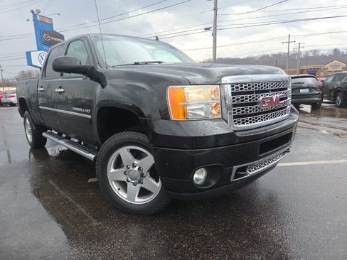 Used 2014 GMC Sierra 2500 Denali w/ Suspension Package, Off-Road image 1