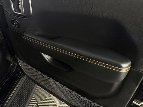 Used 2025 Jeep Wrangler Unlimited Sahara AWD/4WD image 33