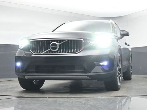 Used 2023 Volvo XC40 B5 Plus w/ Protection Package Premier AWD/4WD image 12