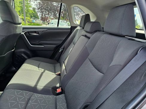 Used 2021 Toyota RAV4 XLE AWD/4WD image 22