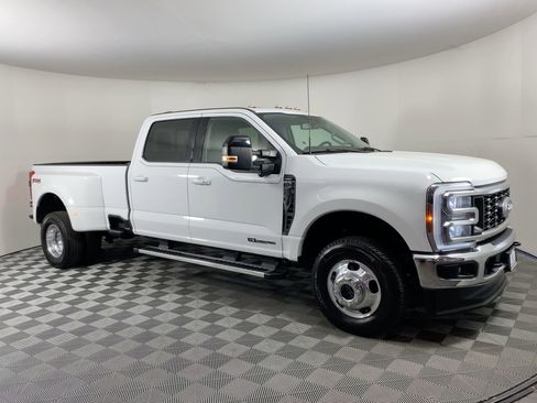 Used 2024 Ford F350 Lariat w/ FX4 Off-Road Package image 6