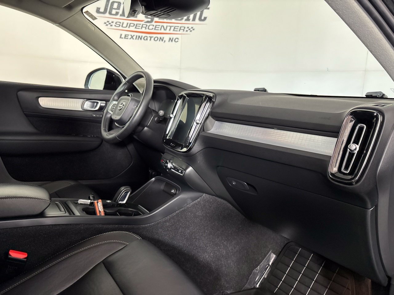 Used 2019 Volvo XC40 T5 Momentum AWD/4WD image 28