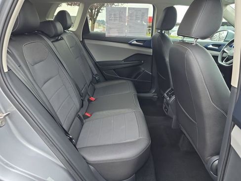 Used 2024 Volkswagen Taos SE image 11