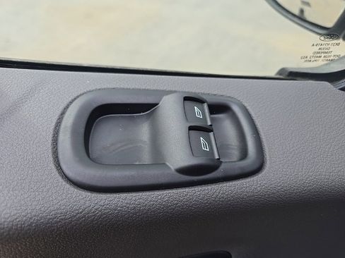 New 2025 Ford Transit 250 148 Medium Roof image 23