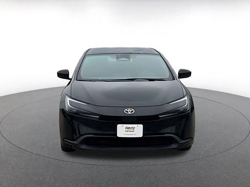 Used 2025 Toyota Prius LE image 4