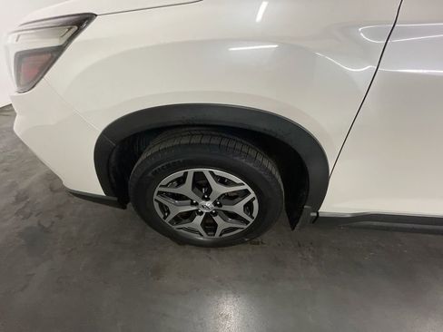 Used 2019 Subaru Forester Premium image 32