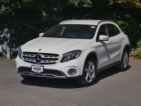 Used 2018 Mercedes-Benz GLA 250 4MATIC image 2