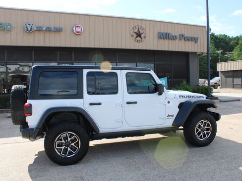 Used 2025 Jeep Wrangler Unlimited Rubicon AWD/4WD image 6