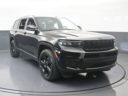 Used 2024 Jeep Grand Cherokee L Altitude image 9