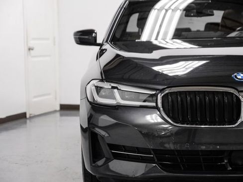 Used 2022 BMW 530e w/ Premium Package image 48