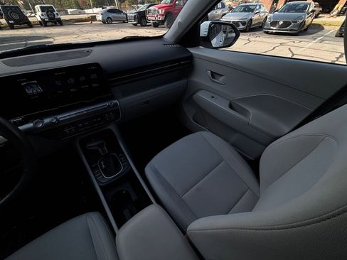 Used 2025 Hyundai Kona SEL image 35