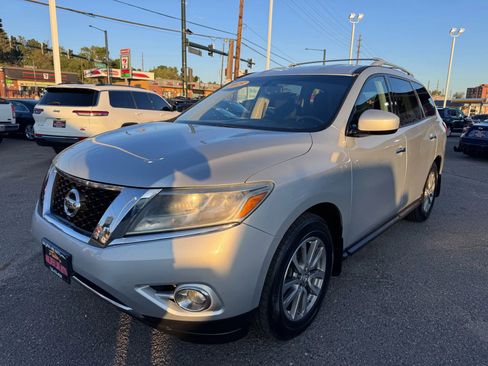 Used 2015 Nissan Pathfinder SV image 4