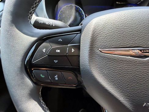 Used 2025 Chrysler Pacifica Limited FWD image 27