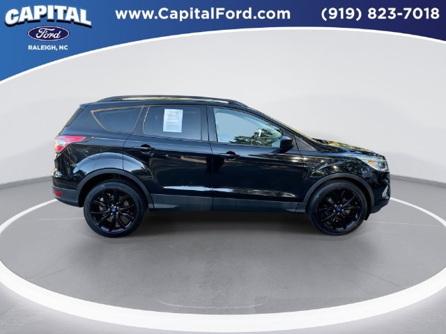 Used 2017 Ford Escape SE w/ SE Sport Appearance Package FWD image 9