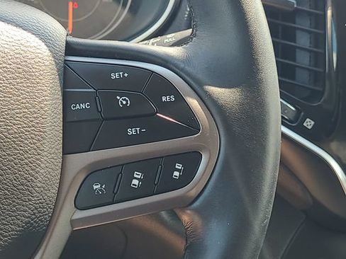 Used 2019 Jeep Cherokee Limited w/ Technology Group AWD/4WD image 18