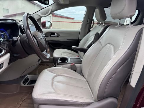 Used 2018 Chrysler Pacifica Touring-L Plus w/ Advanced Safetytec Group FWD image 4