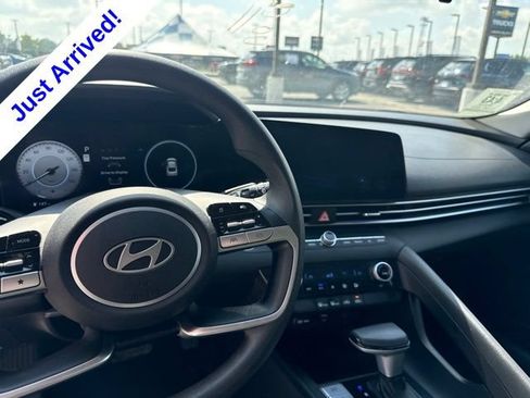 Used 2024 Hyundai Elantra SEL FWD image 10