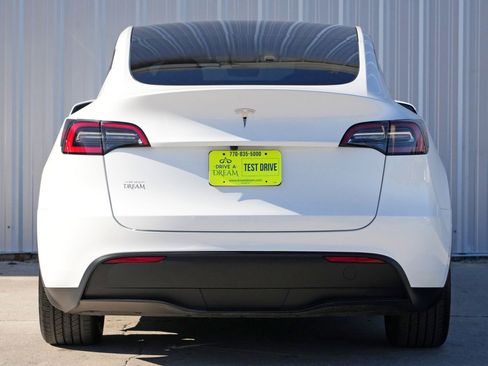 Used 2024 Tesla Model Y Long Range image 11