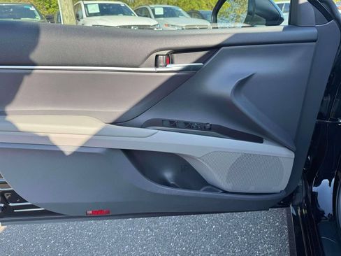 Used 2022 Toyota Camry LE FWD image 18