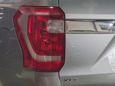 Used 2020 Ford Expedition XLT image 11