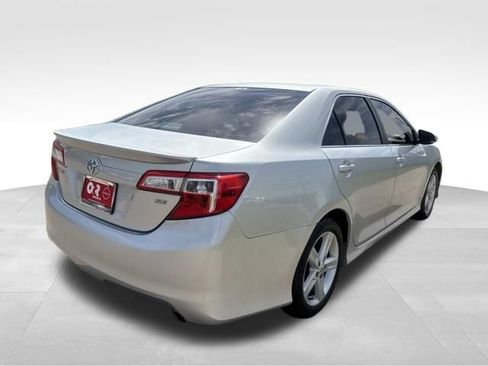 Used 2012 Toyota Camry SE FWD image 8