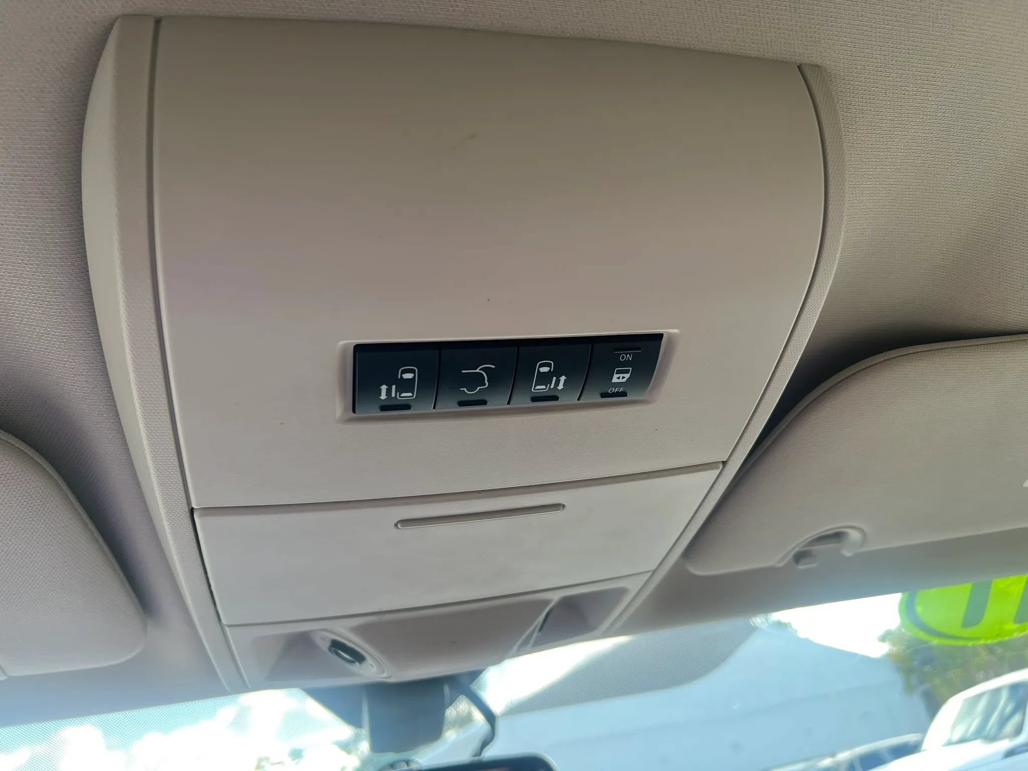 Used 2011 Chrysler Town & Country Touring w/ Trailer Tow Group FWD image 14