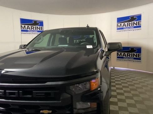 Used 2023 Chevrolet Silverado 1500 Custom AWD/4WD image 5
