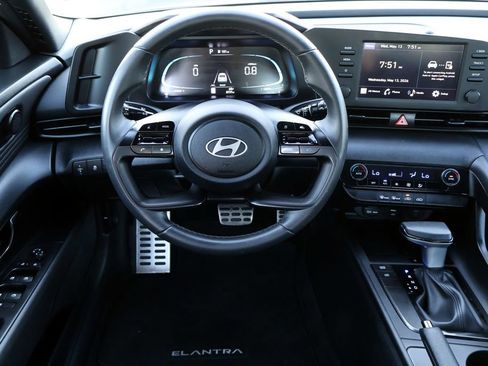 Used 2025 Hyundai Elantra Sport FWD image 4