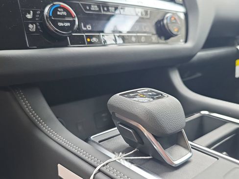 New 2026 Nissan Pathfinder Platinum AWD/4WD image 31