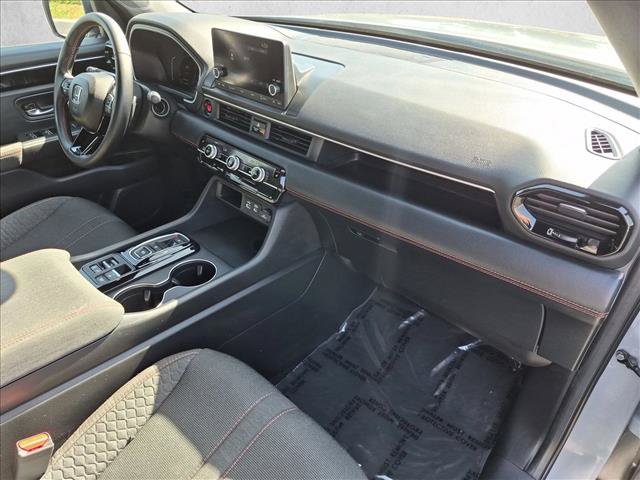 Used 2025 Honda Pilot Sport image 22