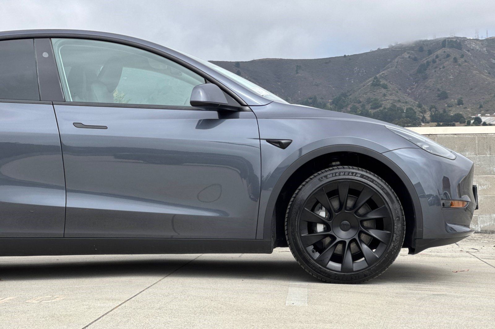 Used 2023 Tesla Model Y 2WD image 34