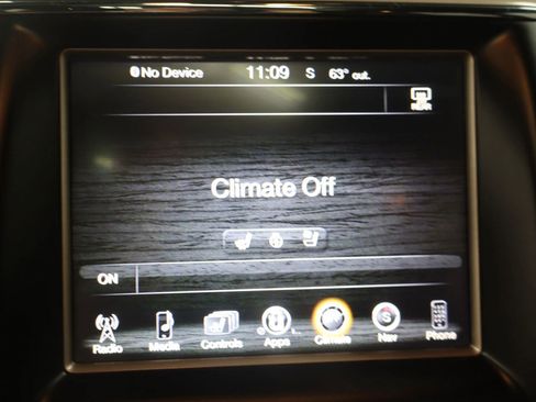 Used 2014 Jeep Grand Cherokee Limited w/ Luxury Group II image 24