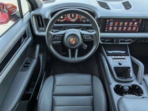 Used 2024 Porsche Cayenne S image 15
