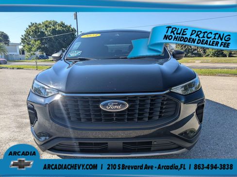 Used 2023 Ford Escape Active w/ Tech Pack #1 FWD image 3