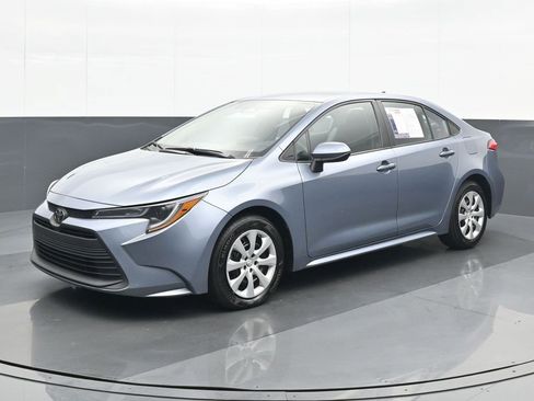 Used 2023 Toyota Corolla LE image 2