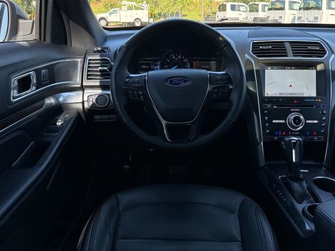 Used 2018 Ford Explorer Limited w/ Equipment Group 301A FWD image 16
